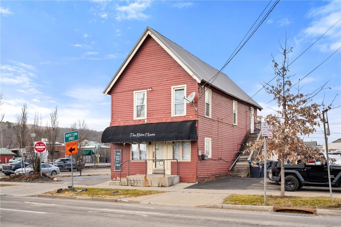 632 W Seneca Street — photo
