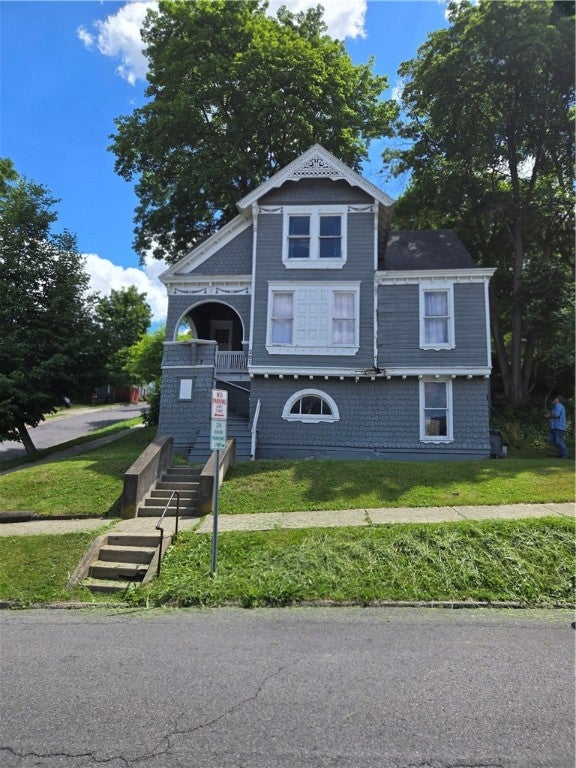 201 Pleasant Street — photo