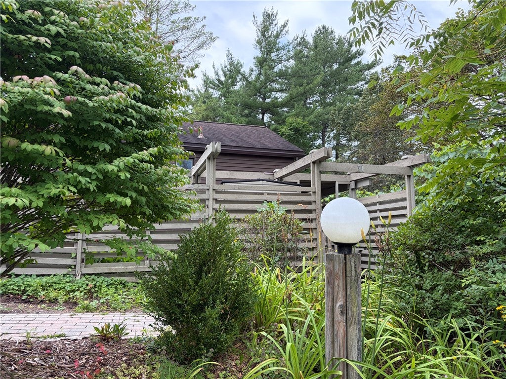31 Penny Ln — photo