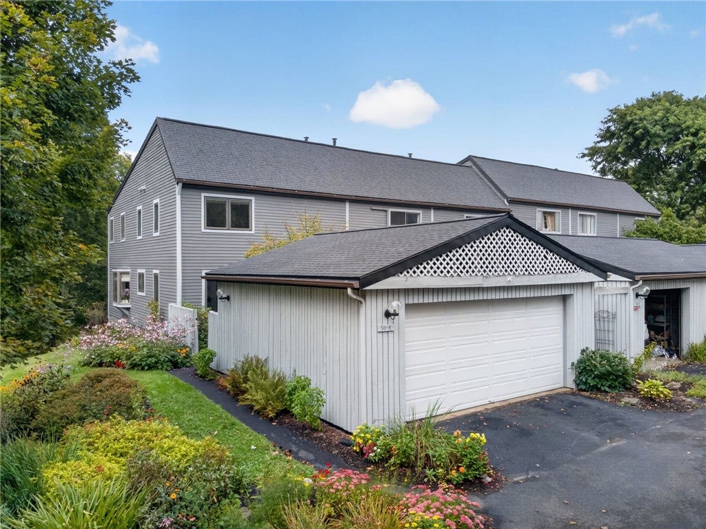 511 Strawberry Hill Circle 6 — photo