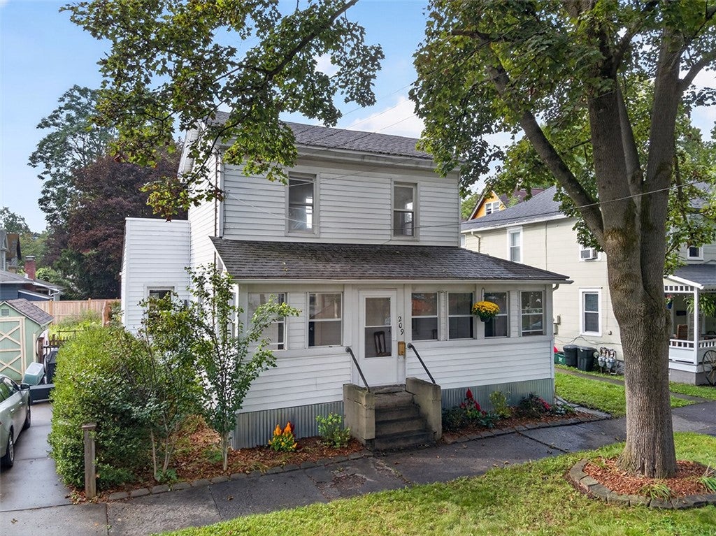 209 E Yates Street — photo