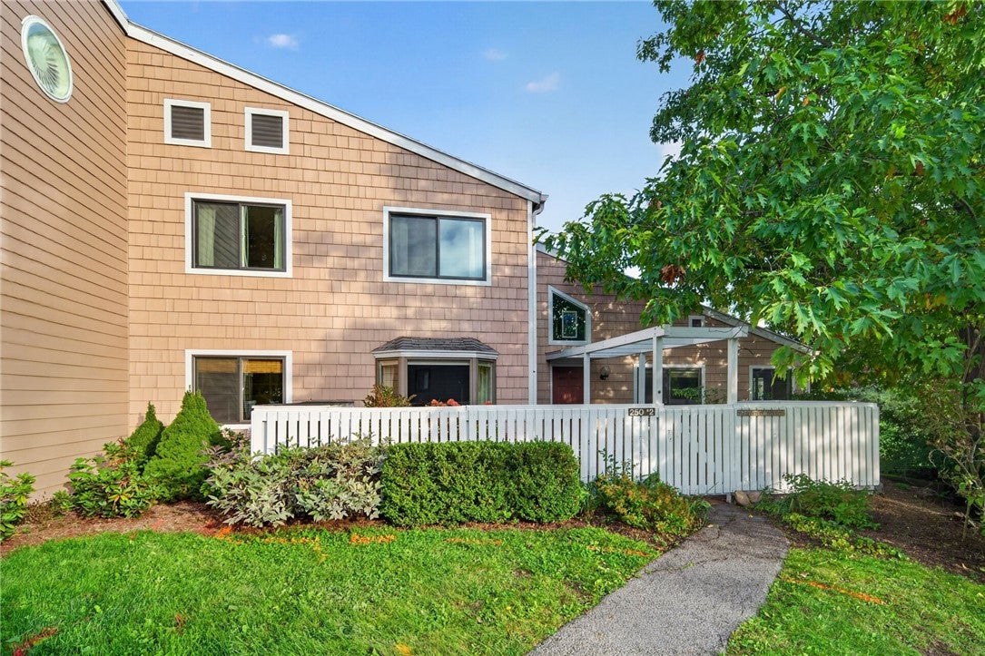 250 Strawberry Hill Circle 2 — photo