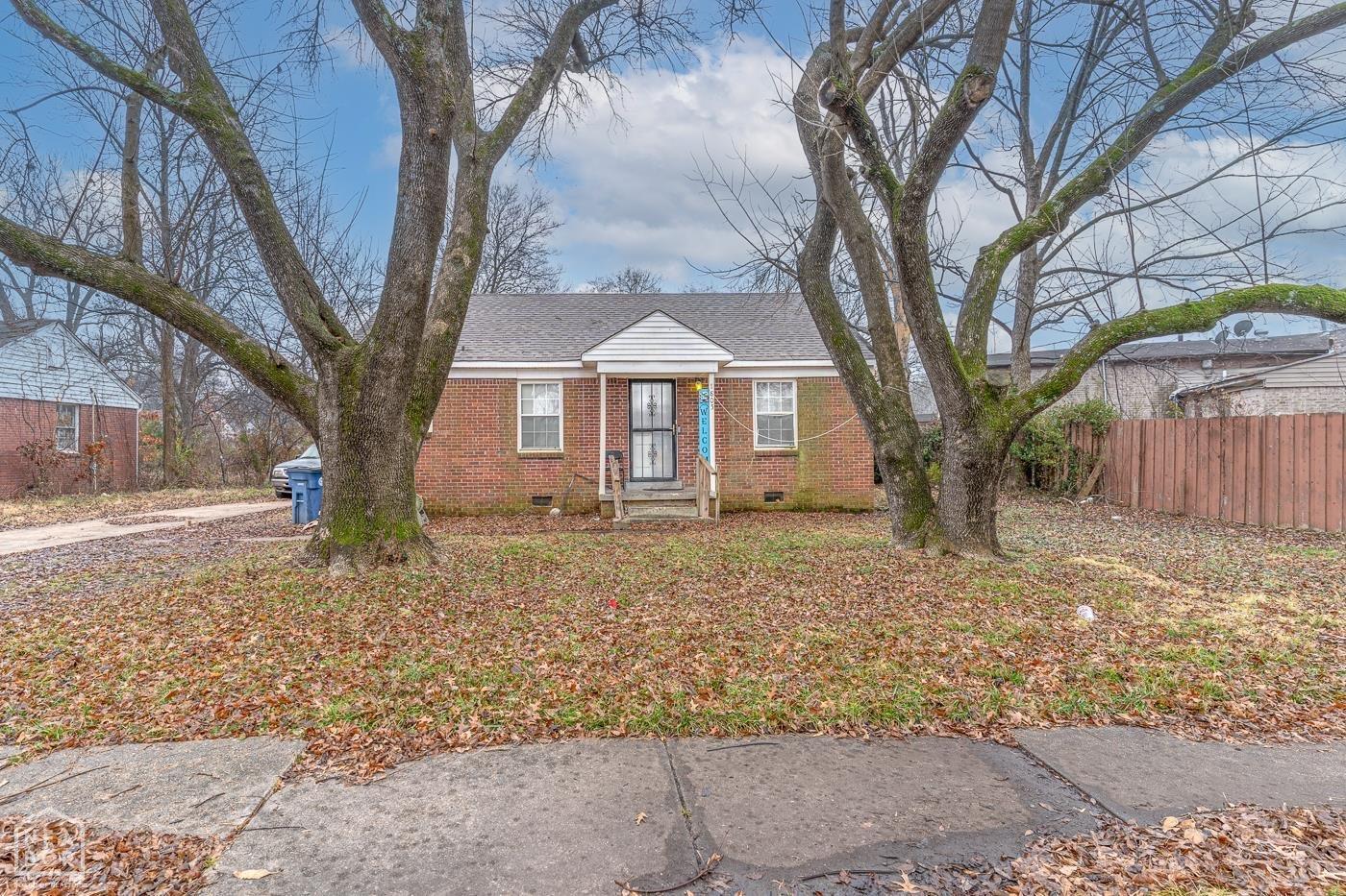 1805 Goodwin Avenue — photo