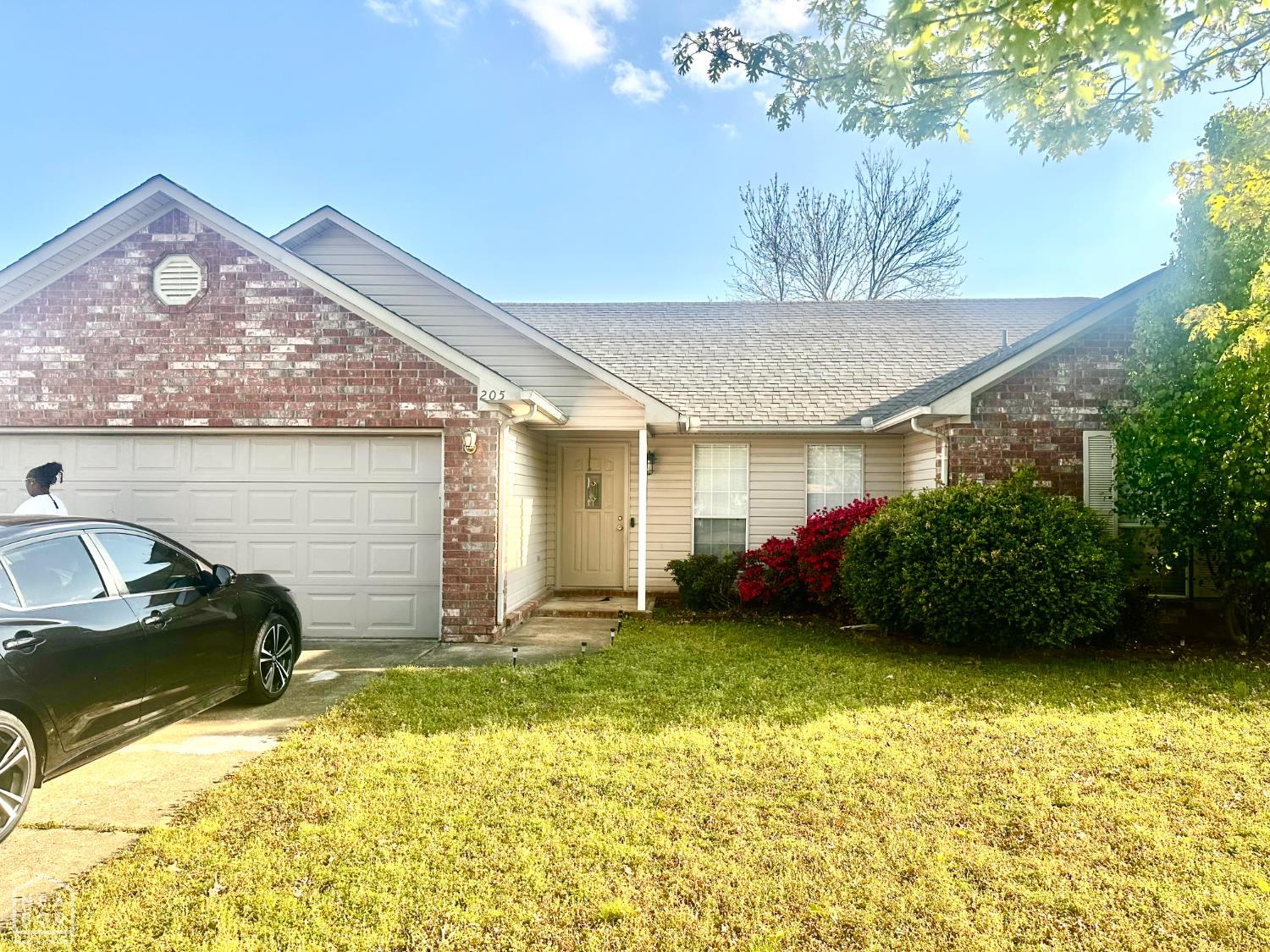 205 Natchez Drive — photo
