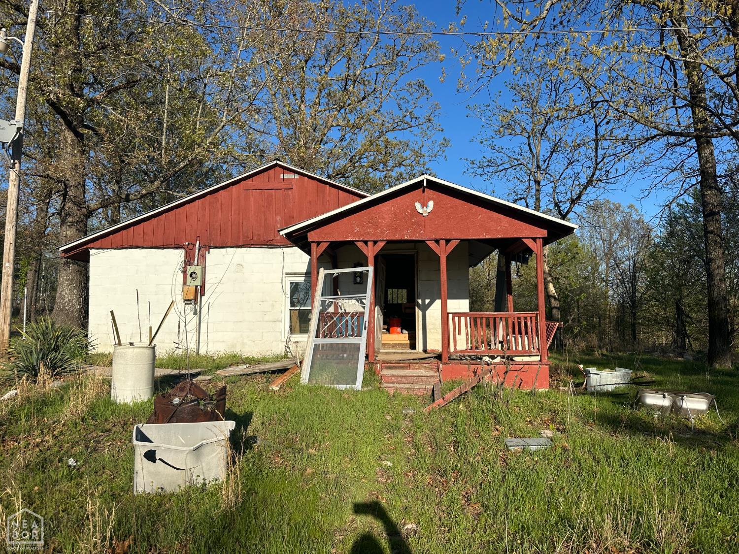 985 Mosely Road — photo