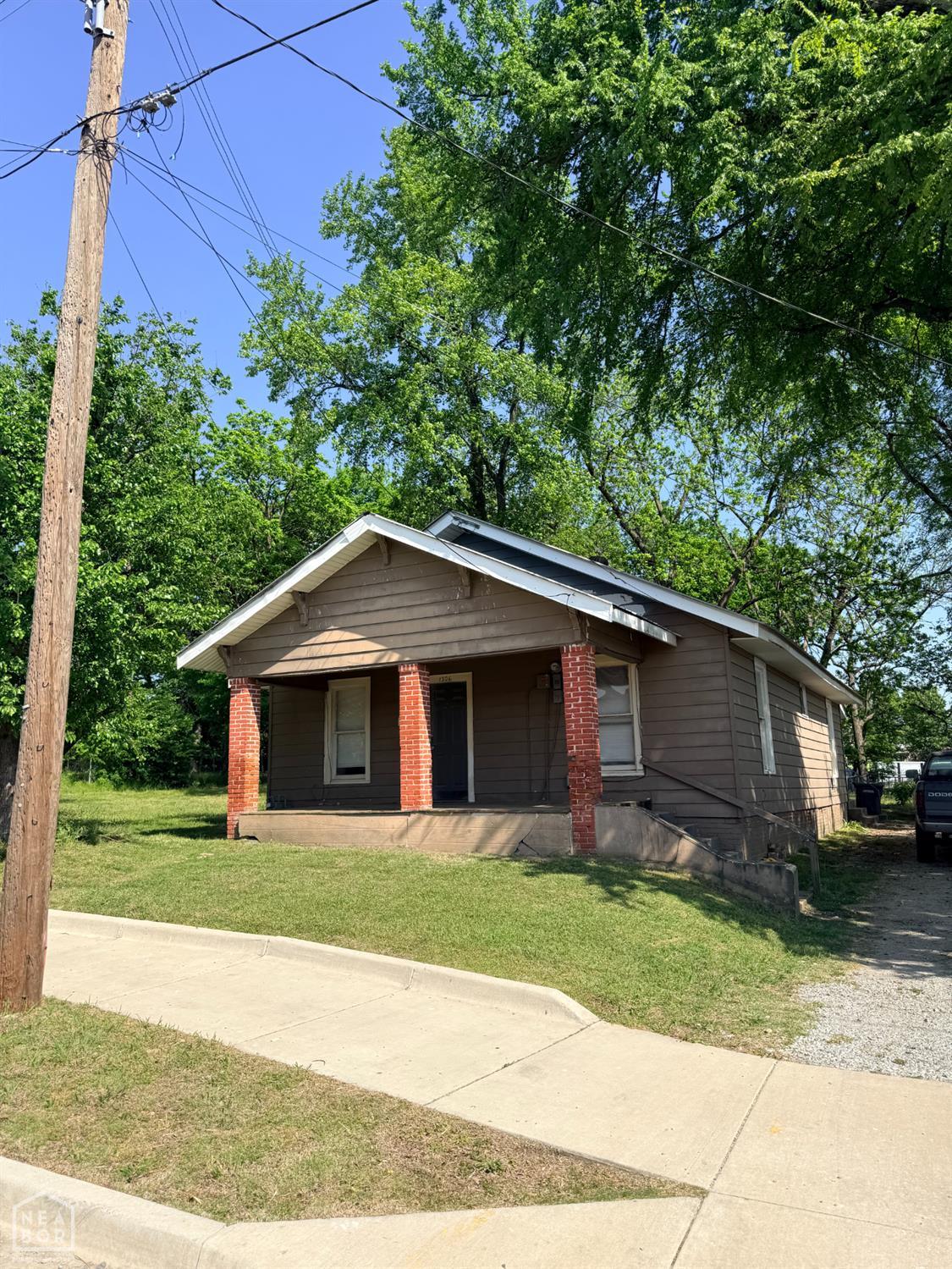 1306 Aggie Road — photo