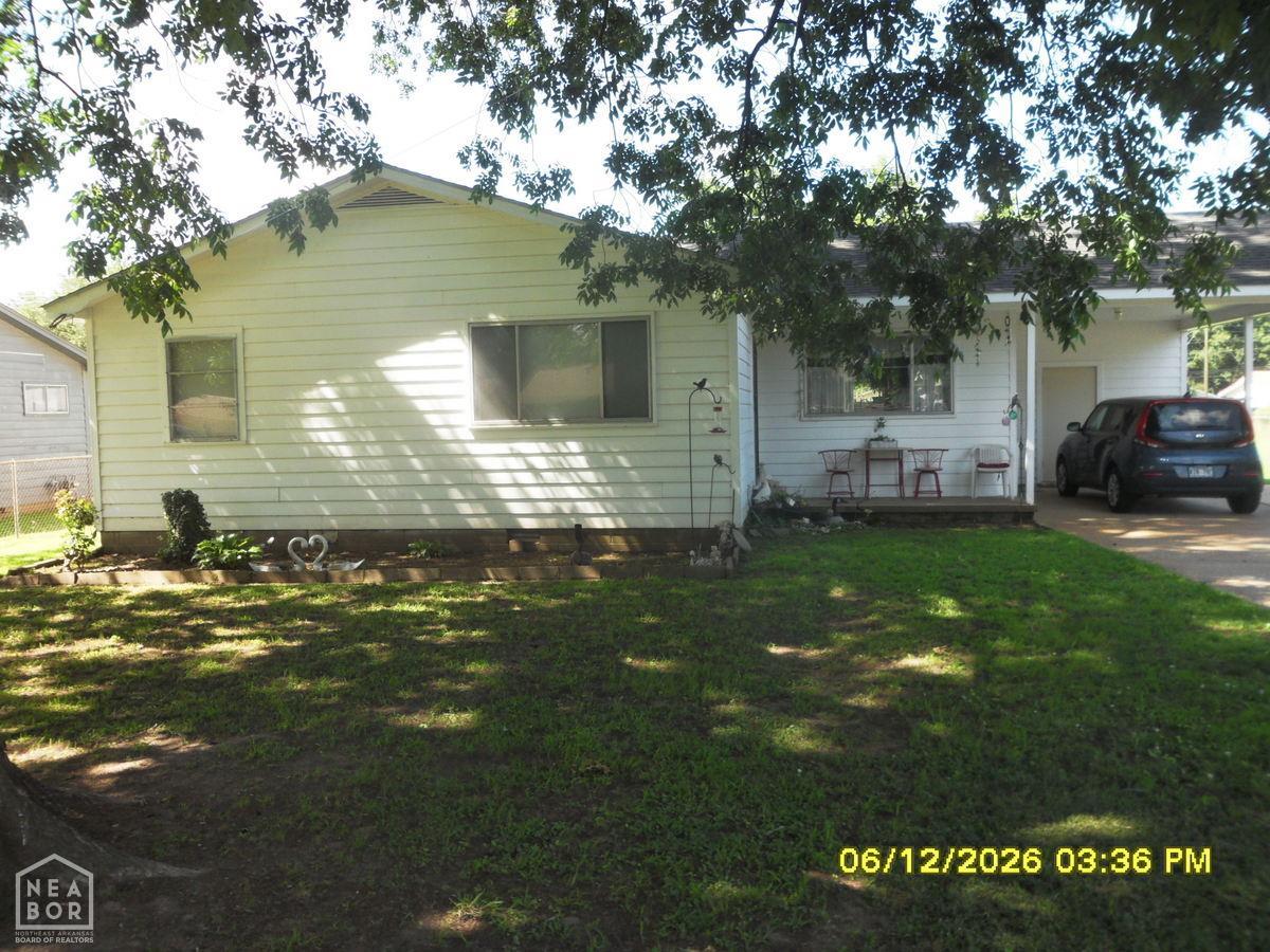 2900 Robinson Street — photo