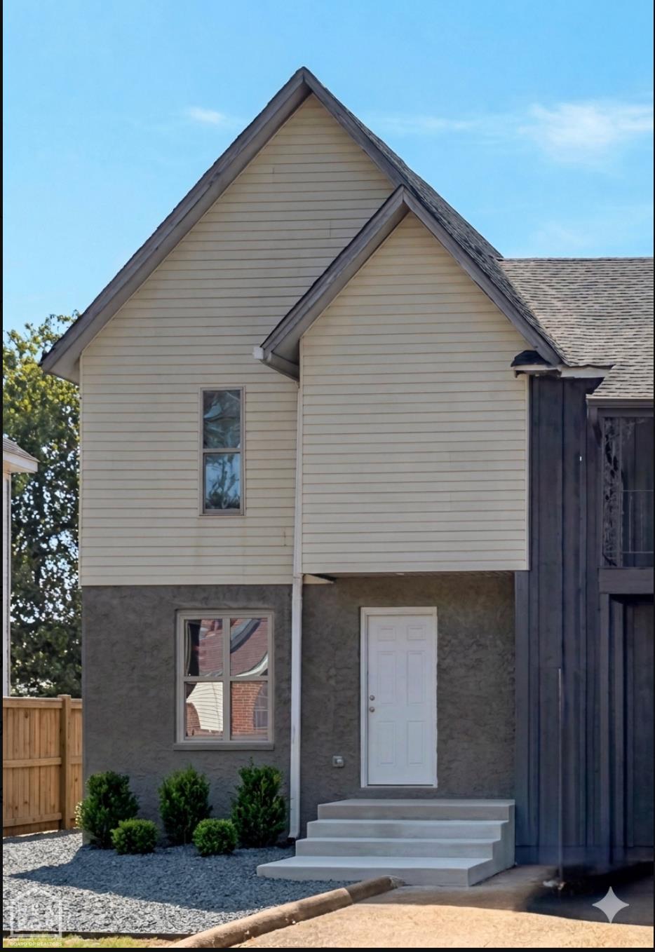 1813 Cedar Heights — photo