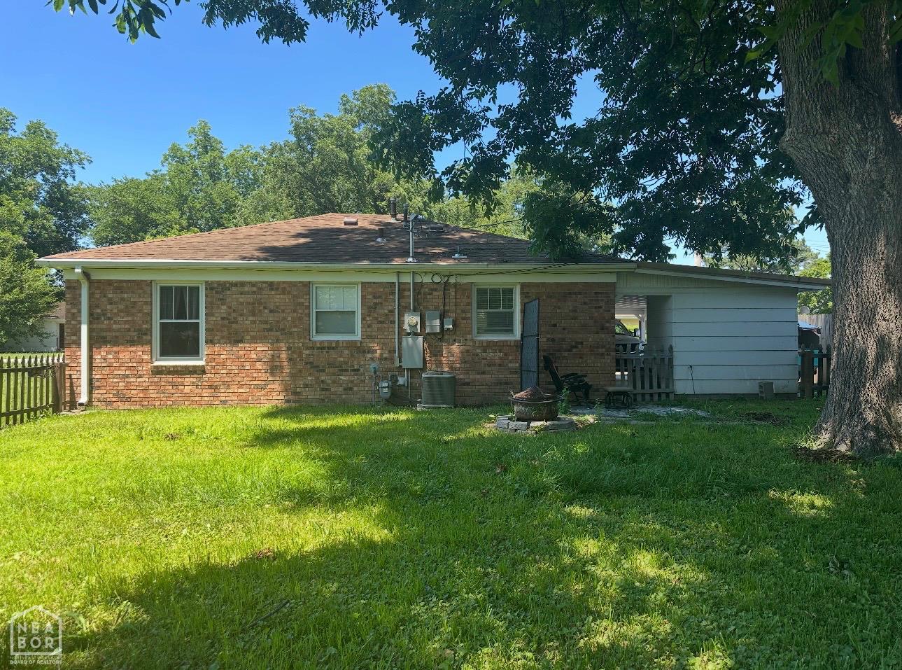 165 E Poplar — photo