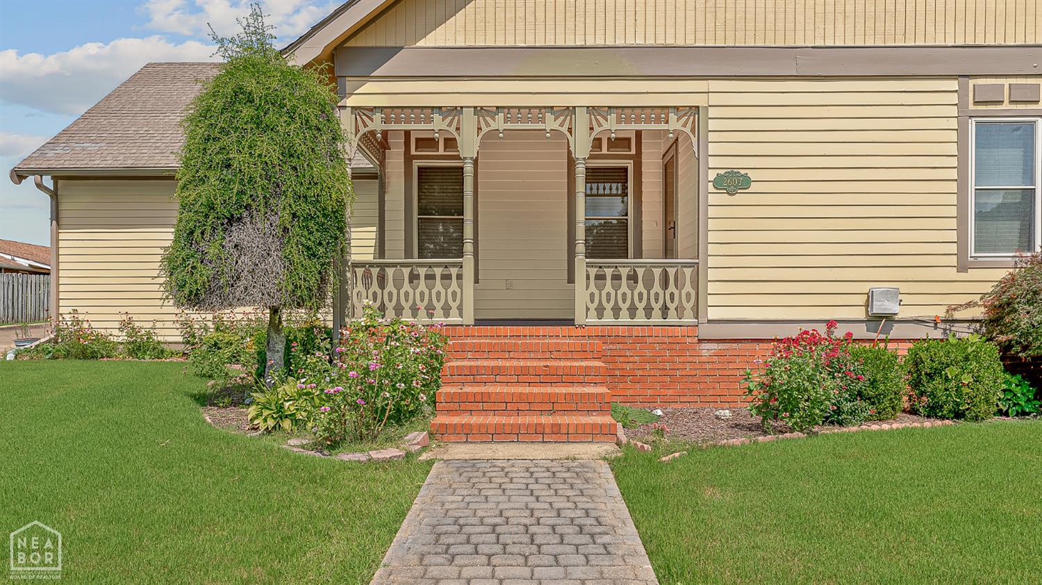 2607 Greenbriar — photo