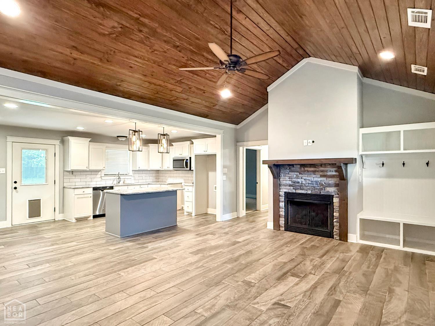 305 Sandy Creek Dr — photo 3