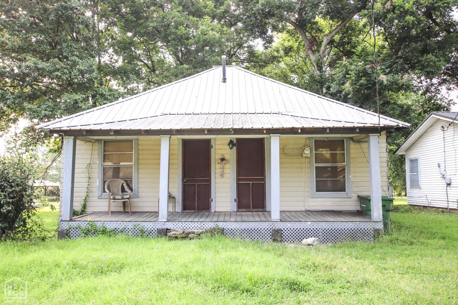 411 SW Lawrence Street — photo
