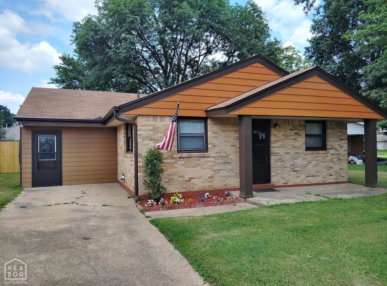 714 Crest Drive — photo