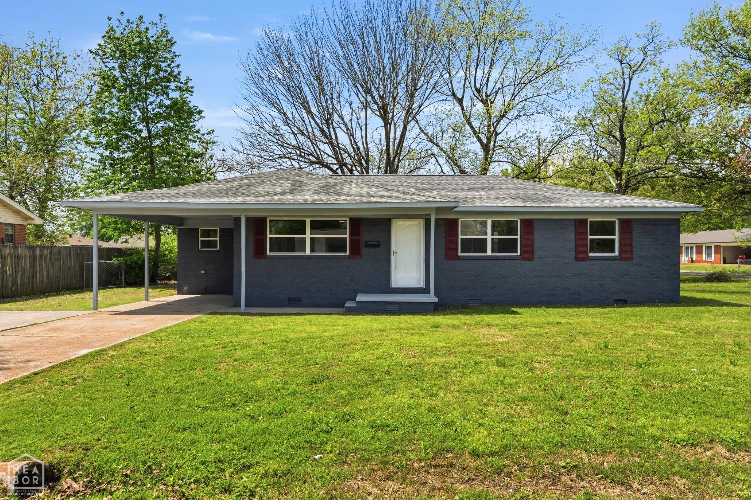 800 E Elm Street — photo