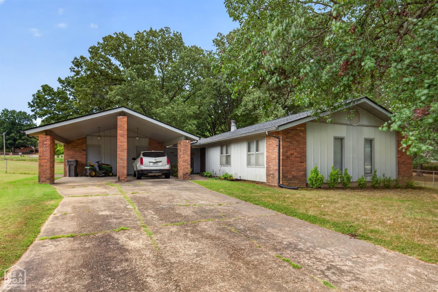 210 Marzee Ann — photo