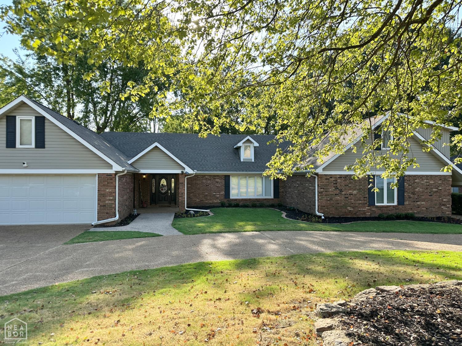 1408 Hillcrest Drive — photo