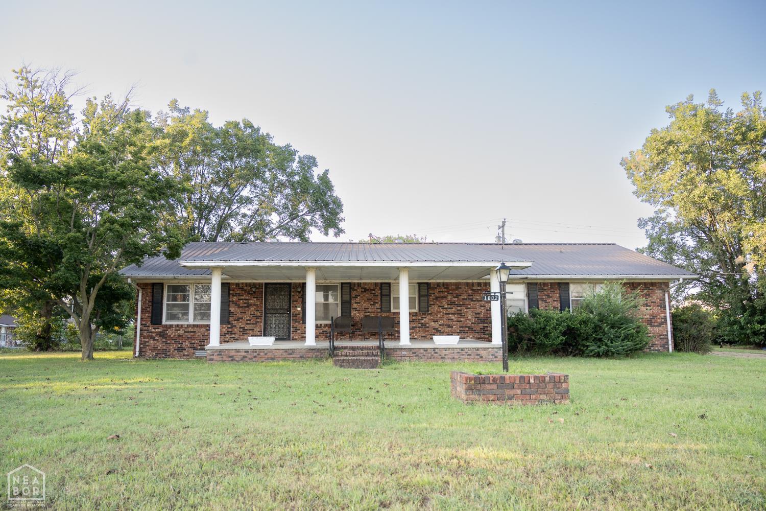 1002 Sycamore Drive — photo