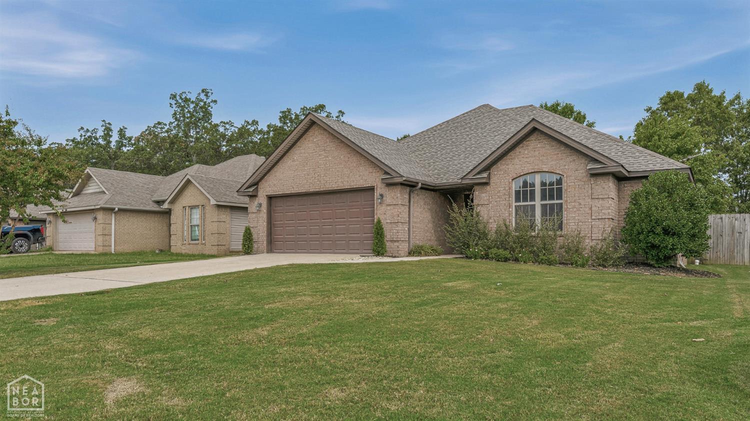 748 White Dove — photo