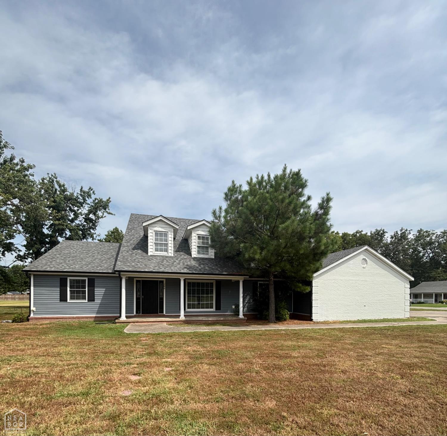 100 Charleston Drive — photo