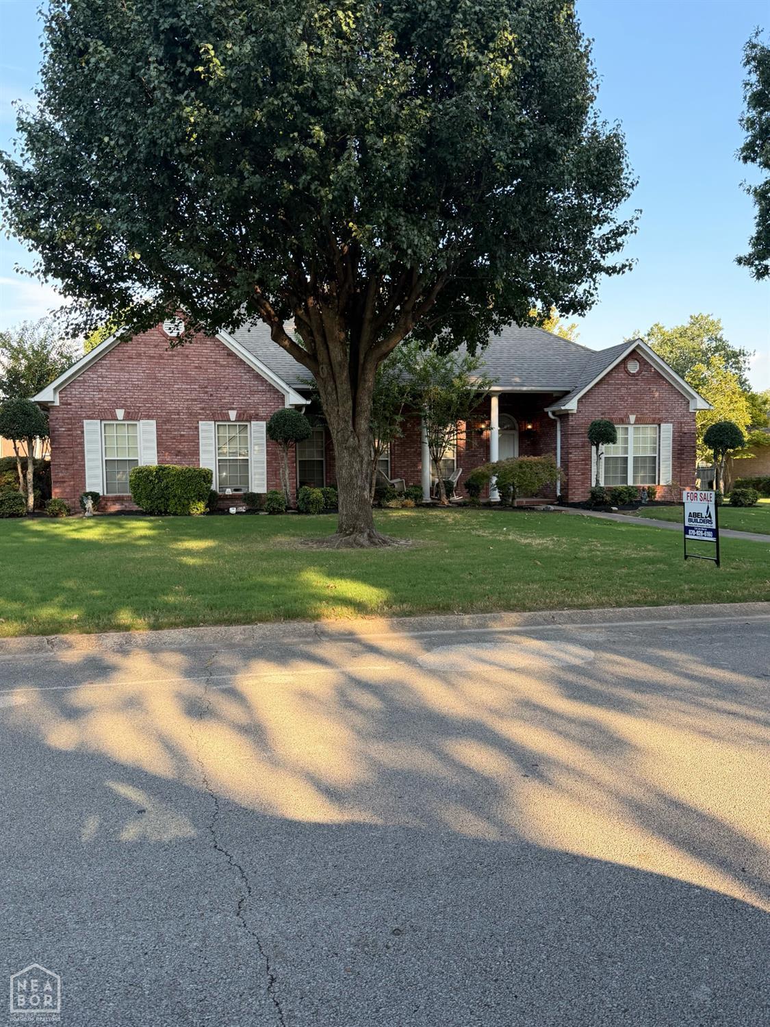 3700 Lafayette Lane — photo