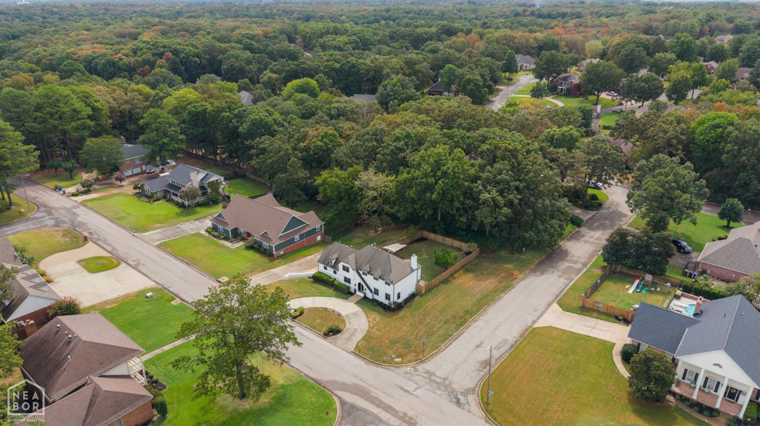 2305 Paula Dr — photo