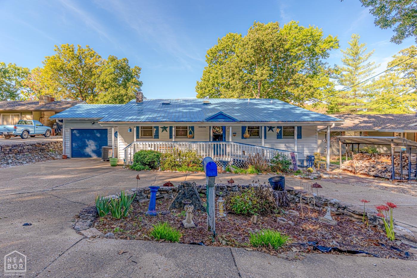 246 E Lakeshore Dr — photo