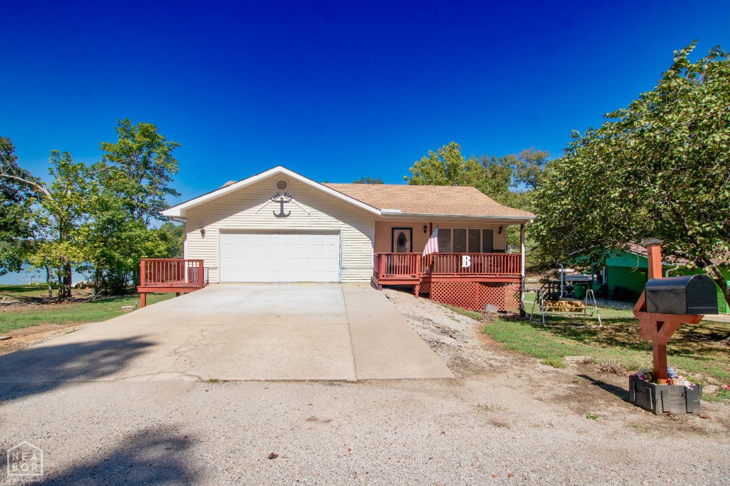 152 E Lakeshore Drive — photo
