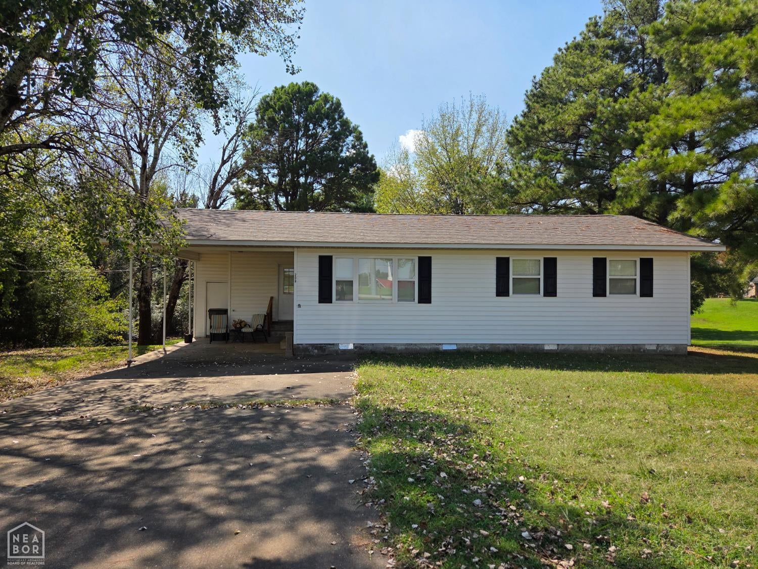 208 Academy Drive — photo
