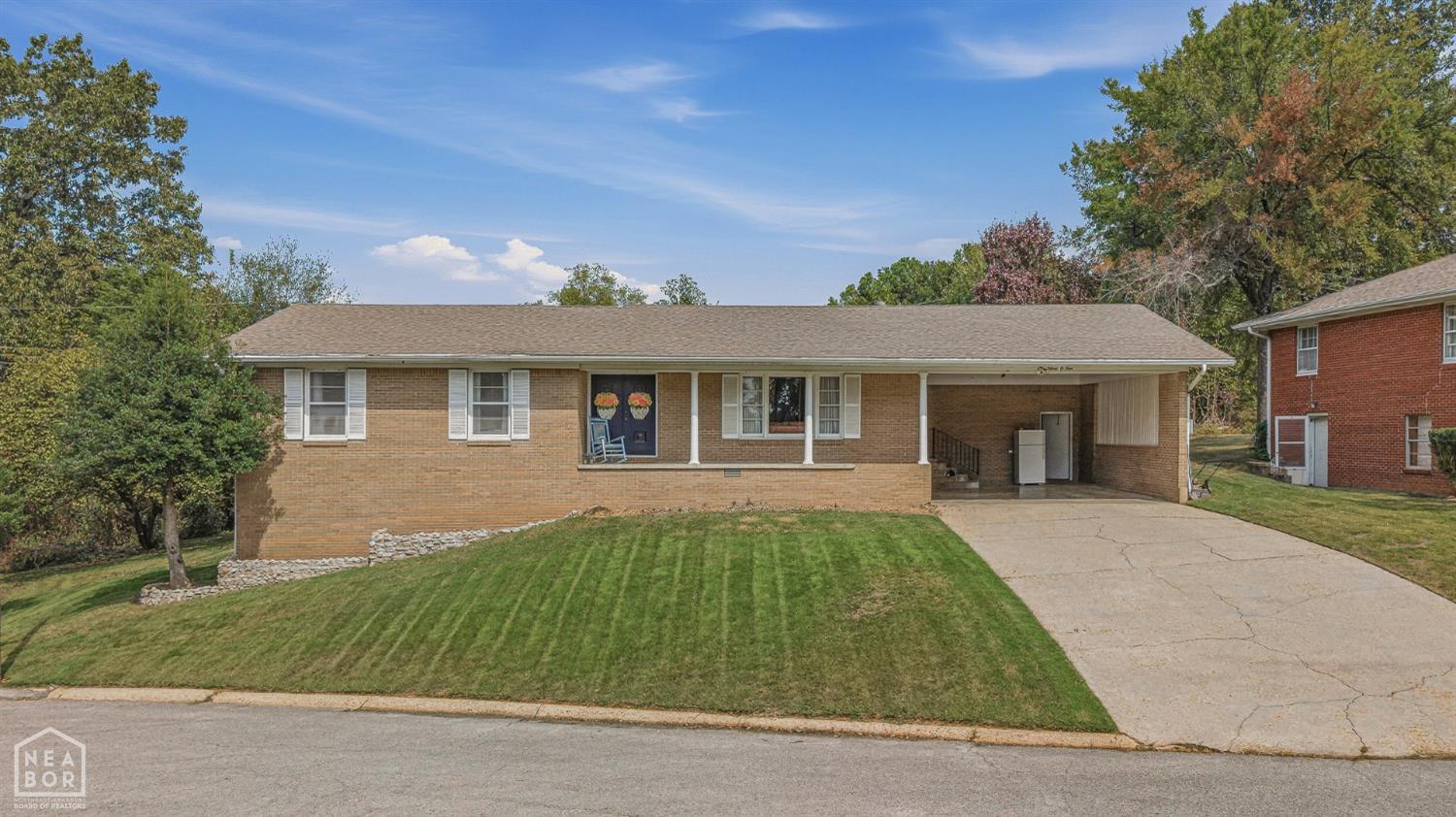 1509 Crestview Dr — photo