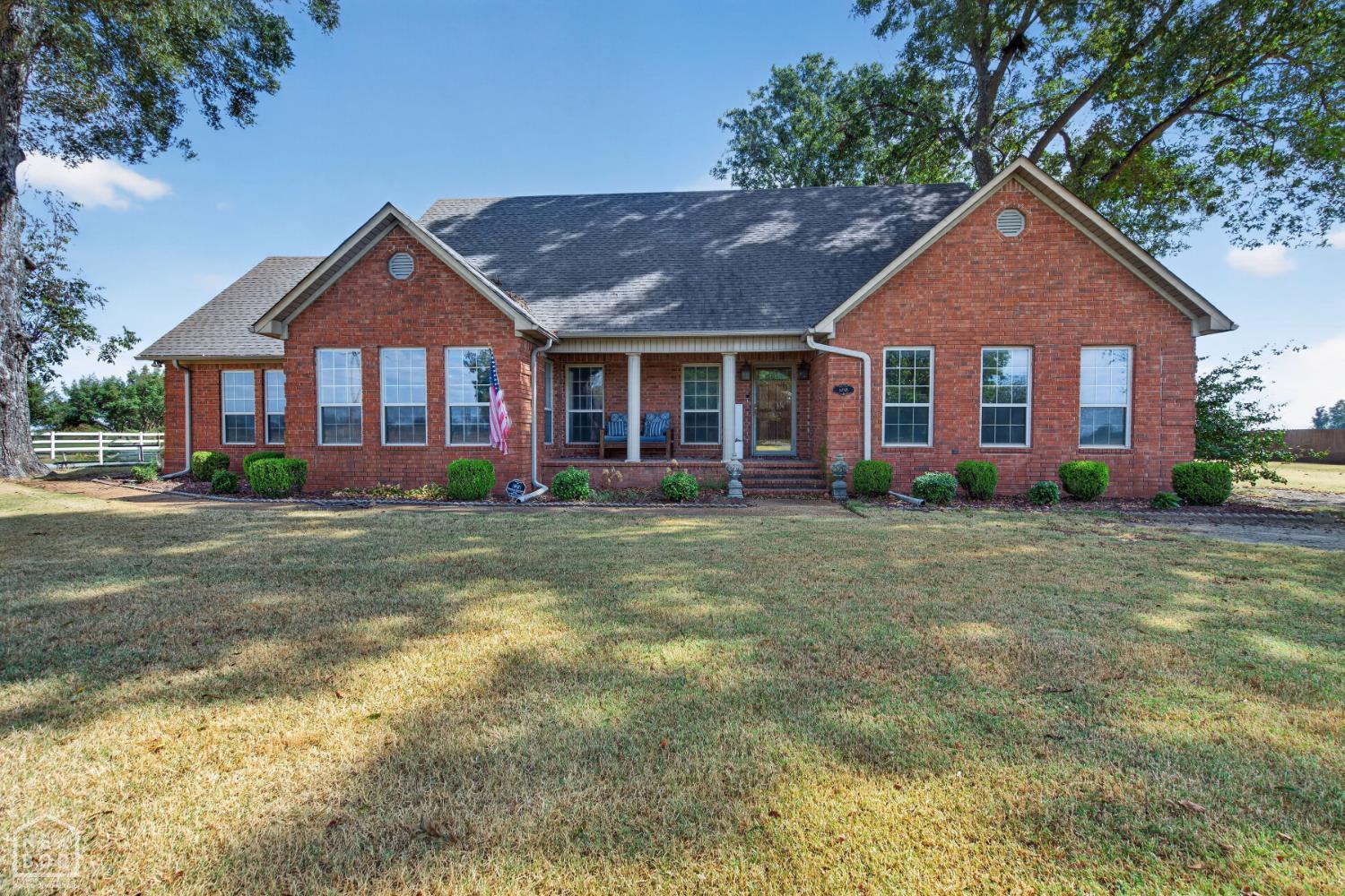 6498 N US Highway 61 — photo