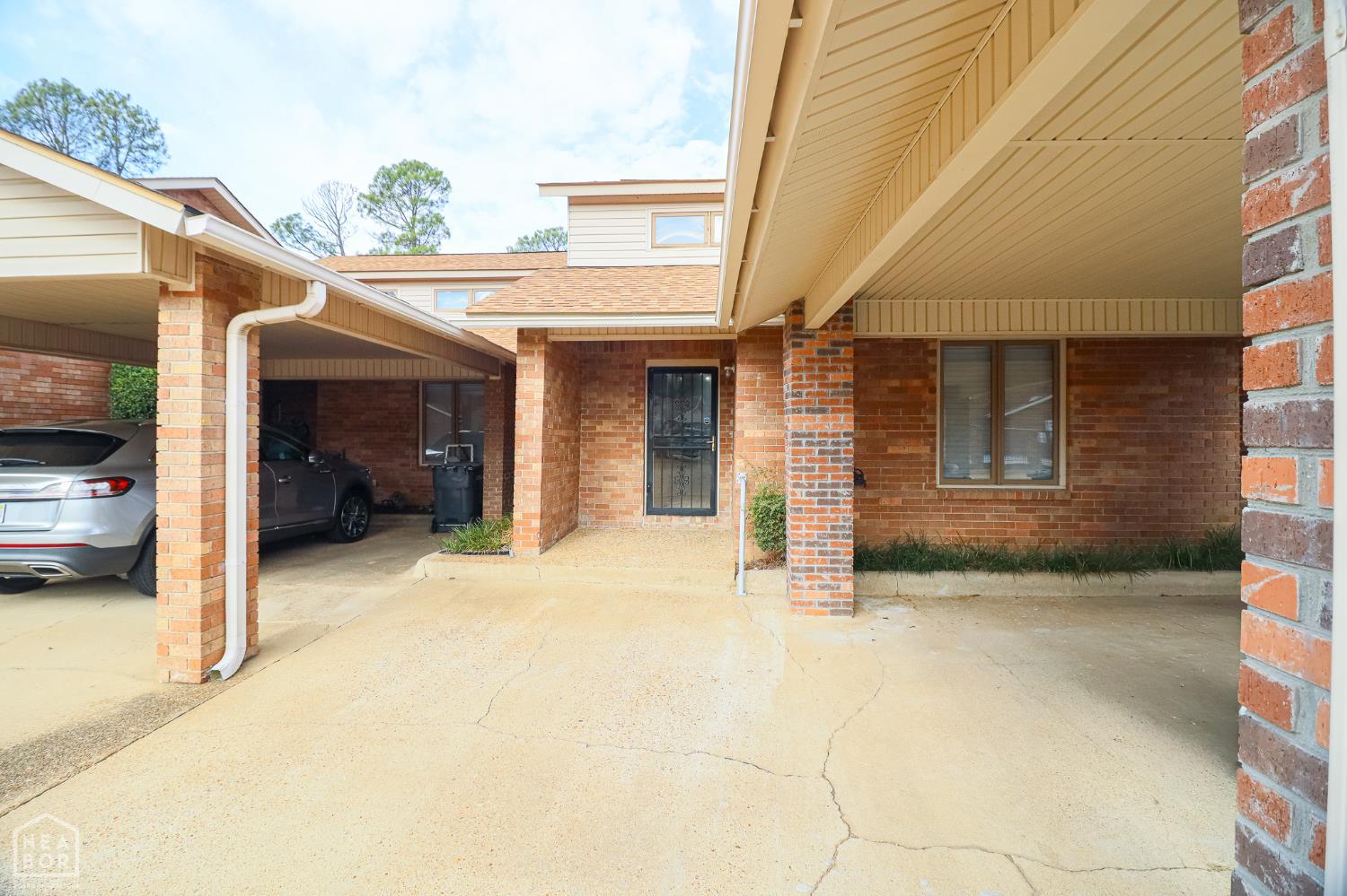 2711 Greenbriar Drive — photo