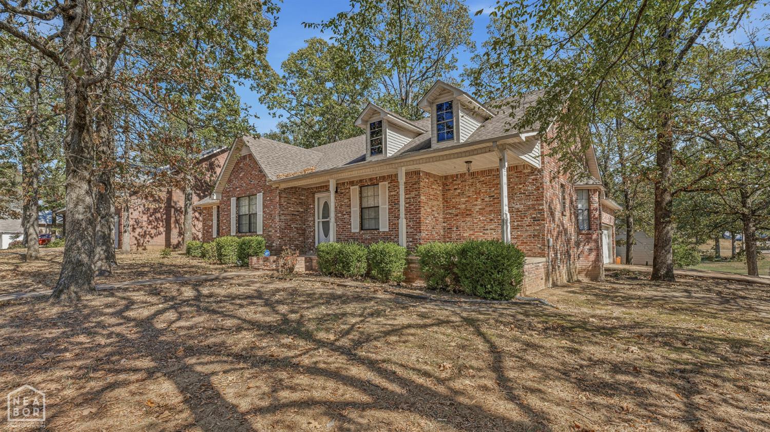 902 Live Oak Circle — photo