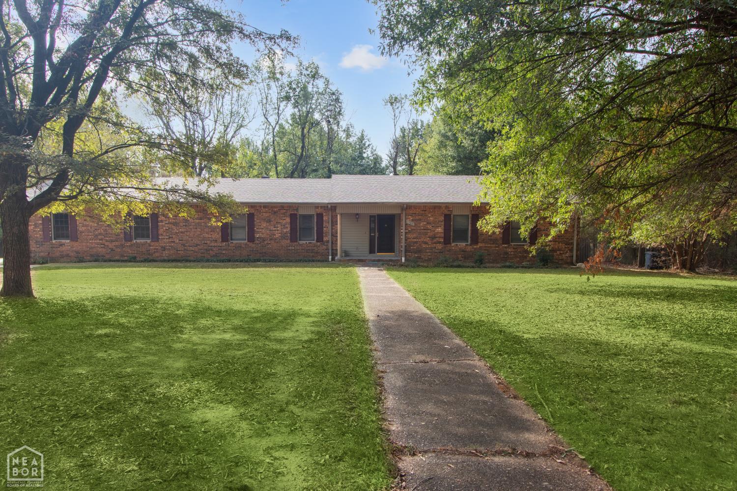 1505 Country Manor Lane — photo