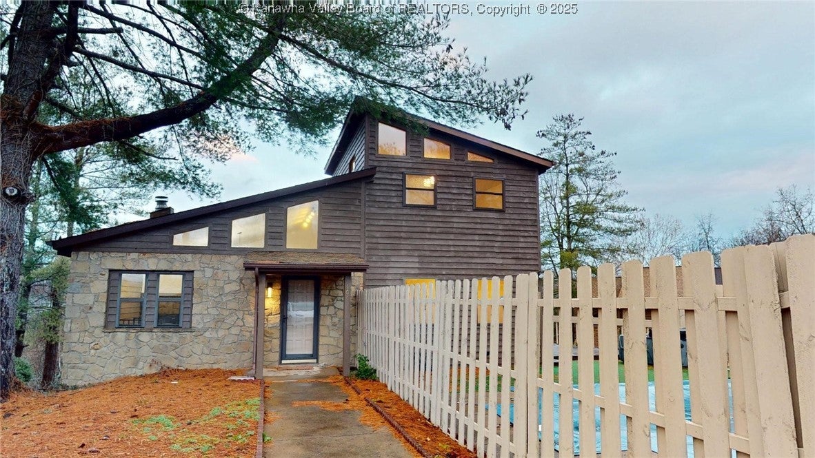 100 Stonewood Drive — photo