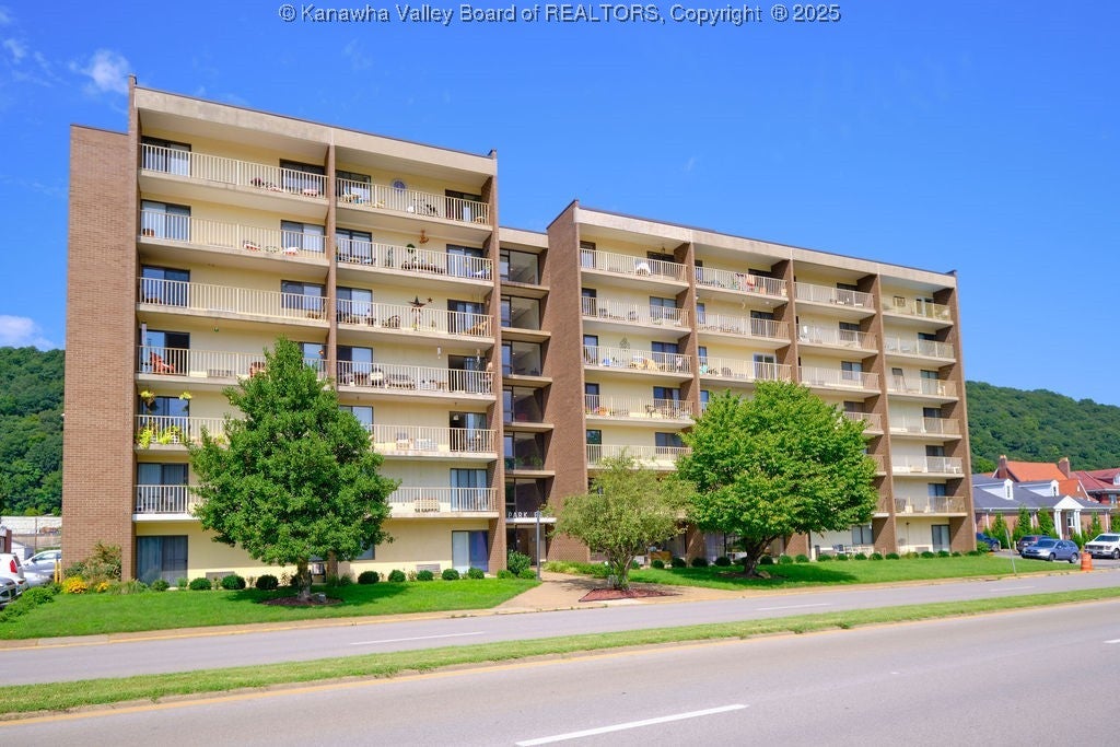2106 Kanawha Boulevard 503 — photo