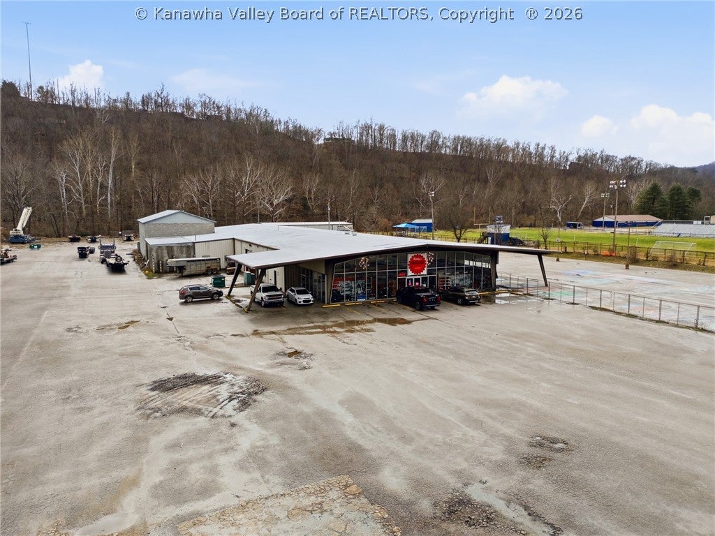 5100 Elk River Road N — photo
