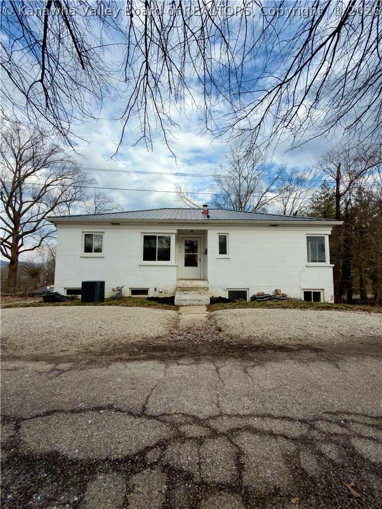810 Dinden Drive — photo
