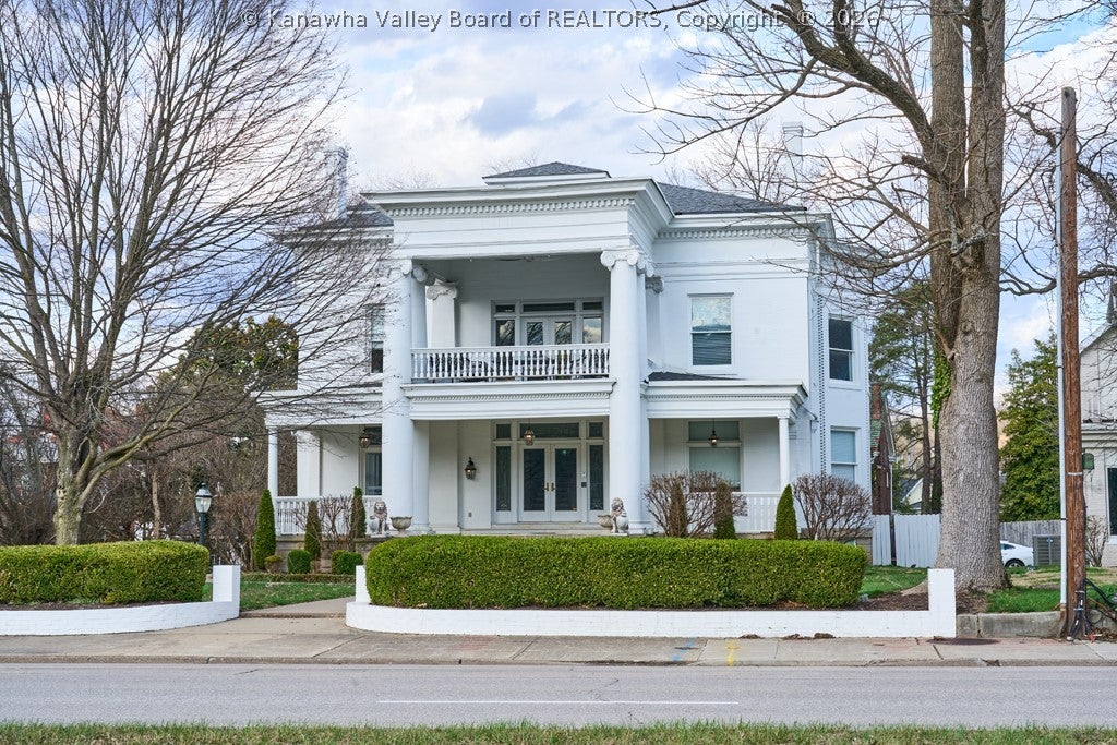 1510 Kanawha Boulevard E — photo