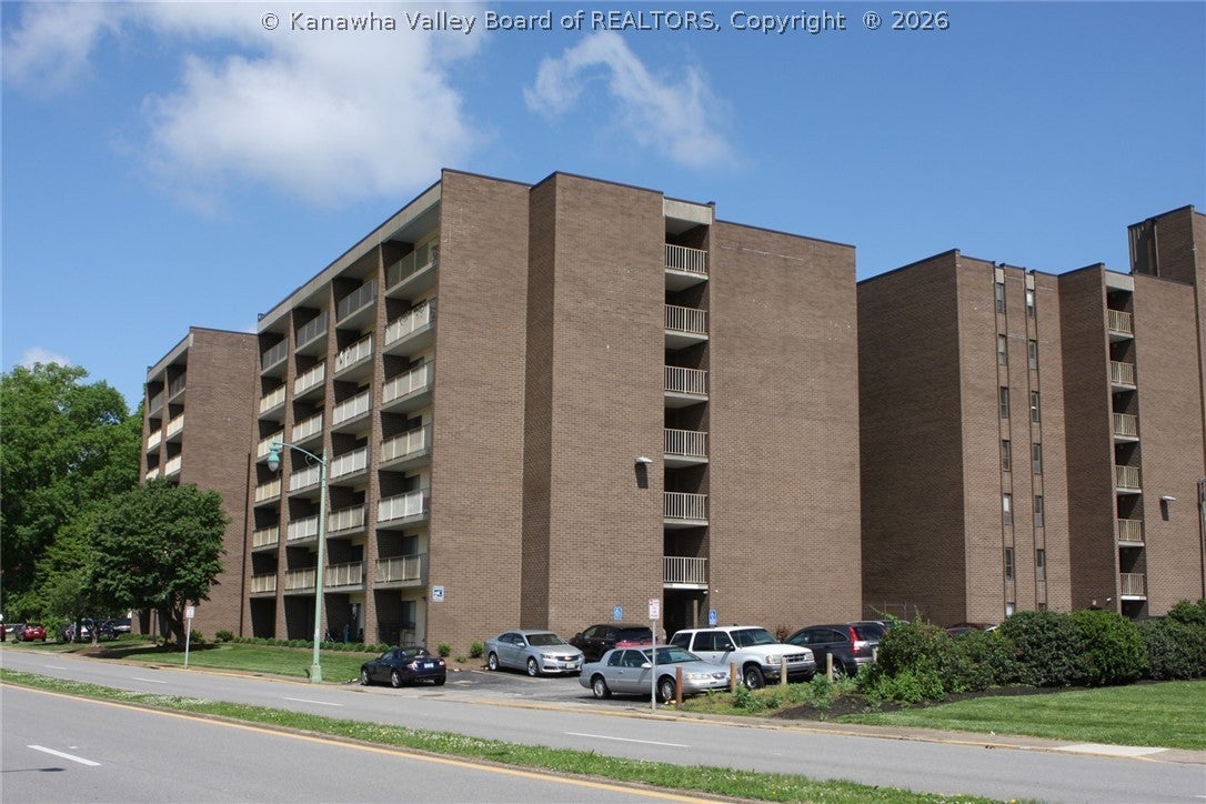 2106 Kanawha Boulevard E 408 — photo