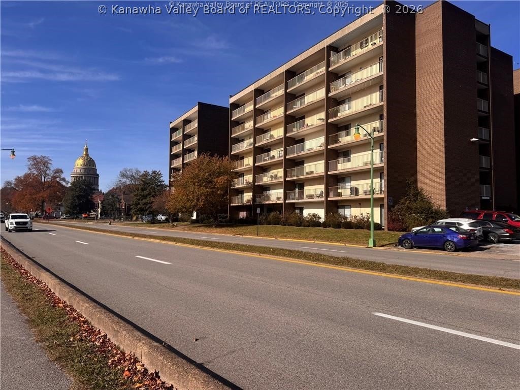 2106 Kanawha Boulevard E 303 — photo