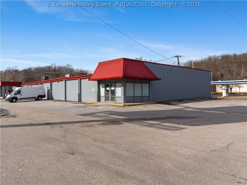 1419 US Route 60 E — photo