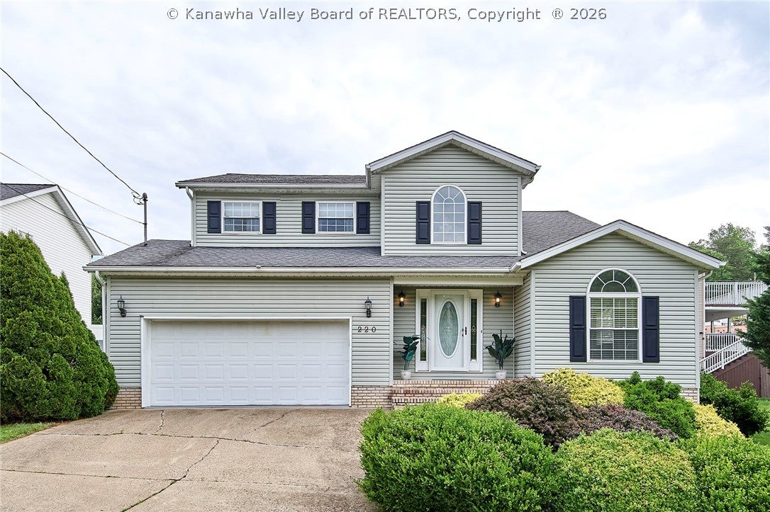 220 Crestview Drive — photo