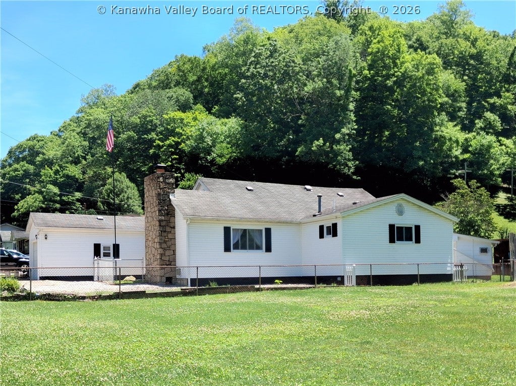 810 Thunderbird Drive — photo