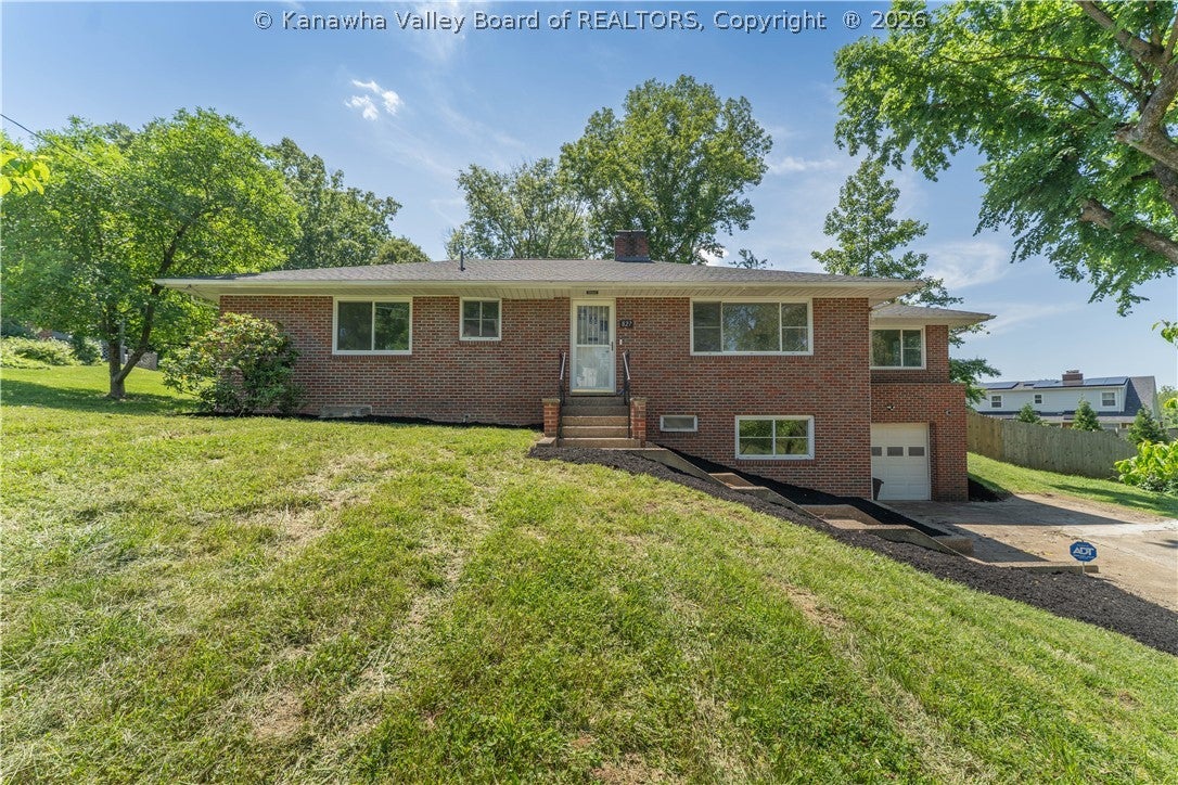 827 Hughes Drive — photo