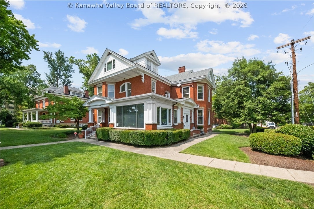 1598 Kanawha Boulevard — photo