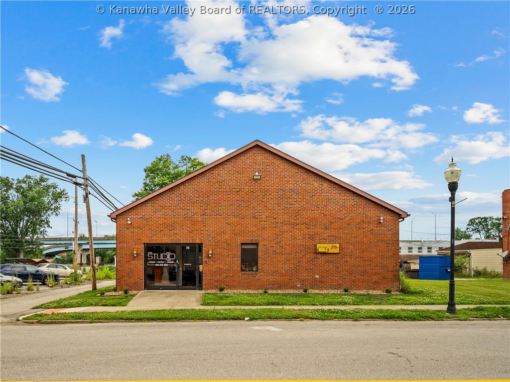 215 Main Street — photo