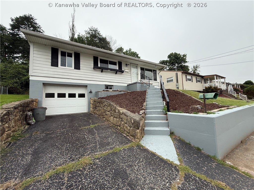913 Valley View Drive — photo