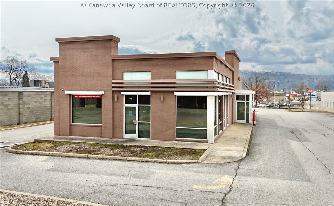741 W Washington Street — photo