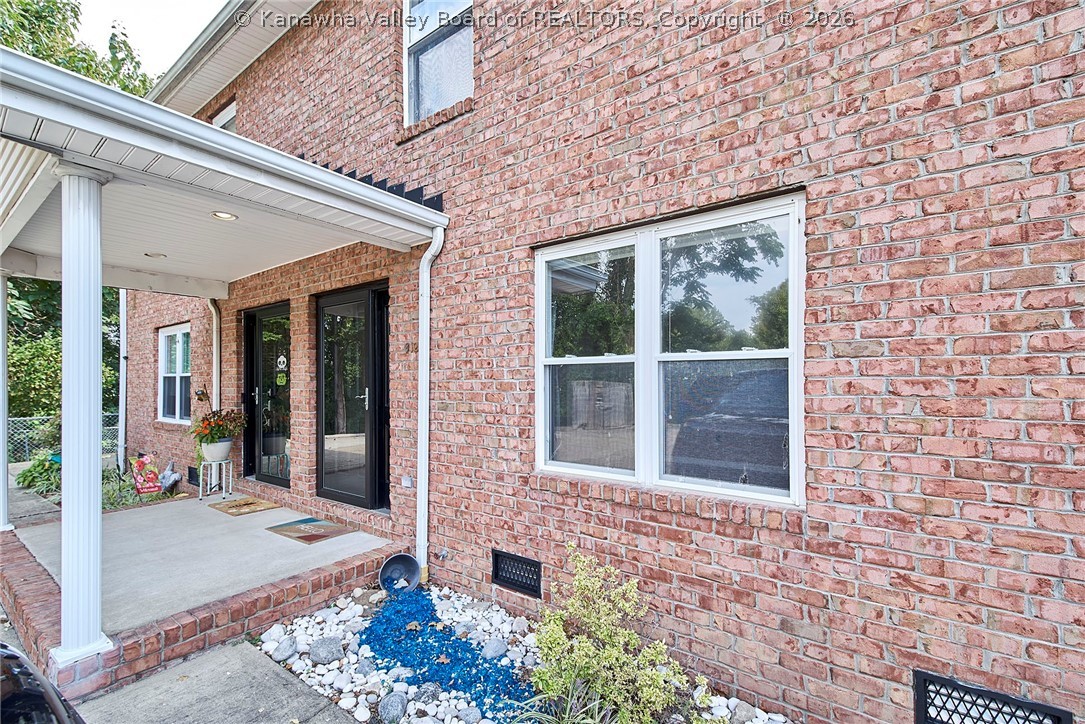 812 Lakeview Drive — photo