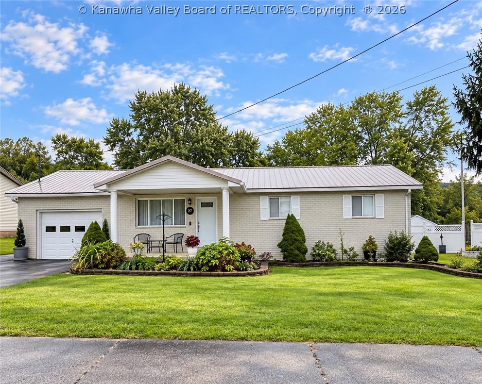 27 Circle Drive — photo